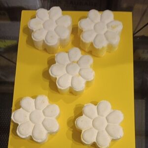 Lot Of 5 White Flower-Shaped Bath Bombs